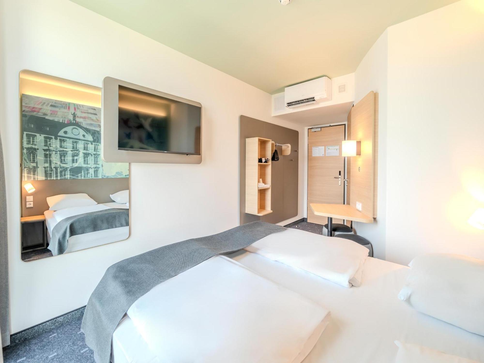 B&B Hotel Offenburg-Hbf Esterno foto